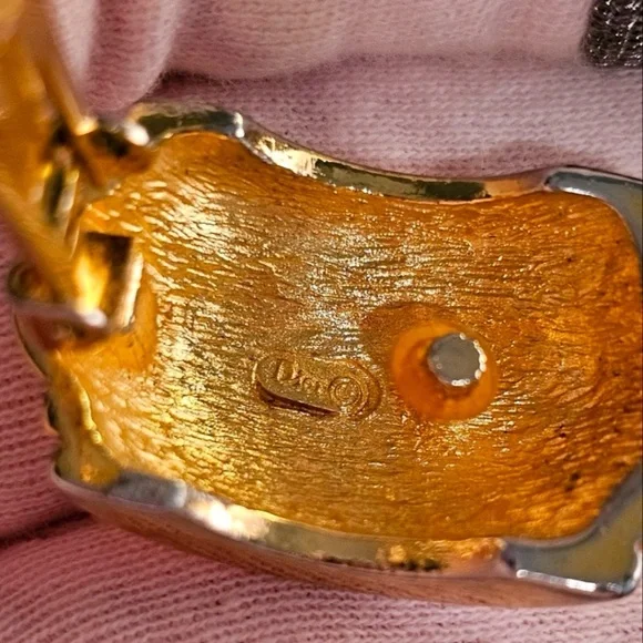 Christian Dior Vintage 1980’s Gold-Tone Clip-On Earrings with Dust Bag - Picture 7 of 13